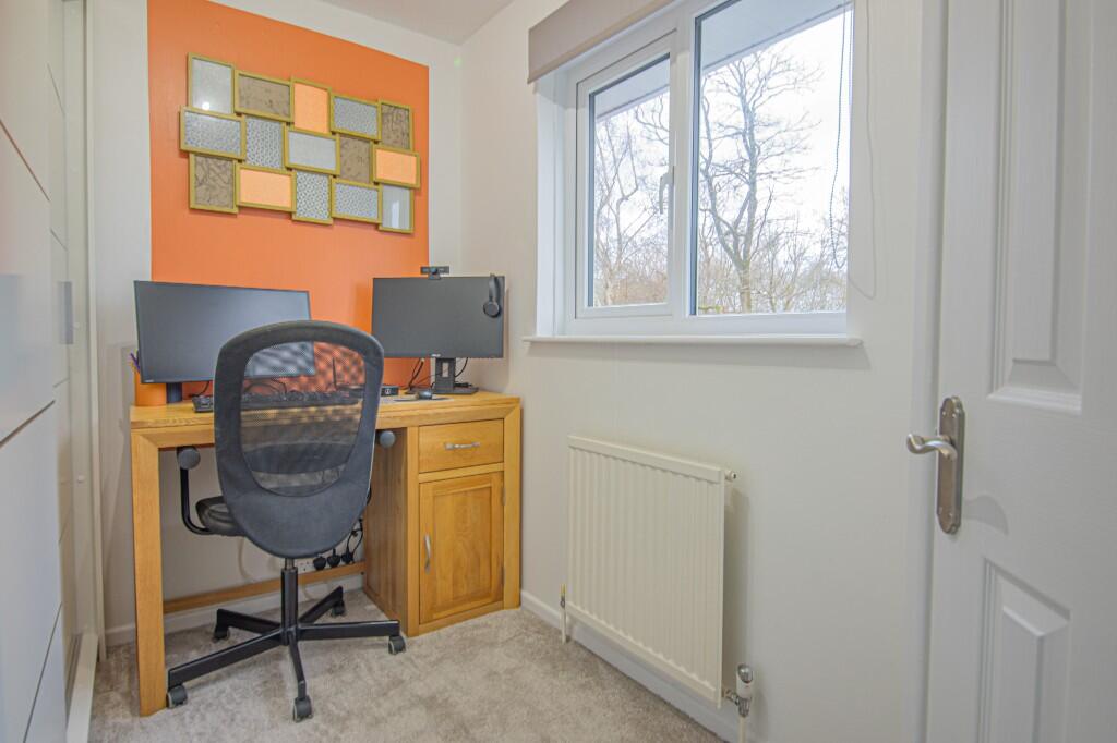 BEDROOM/STUDY