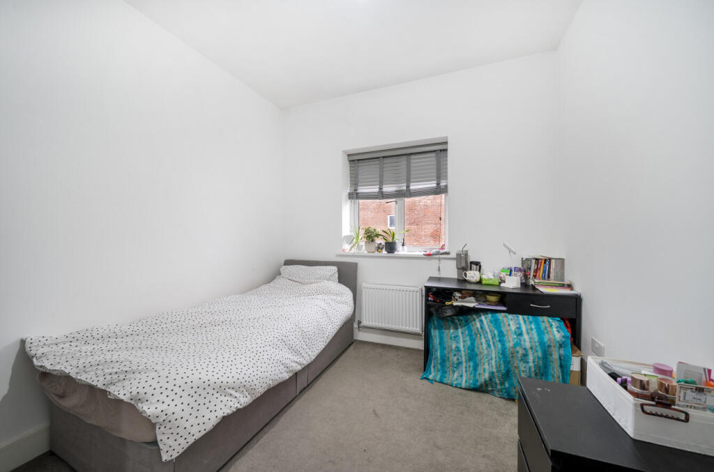 1374305-2-690e30d...