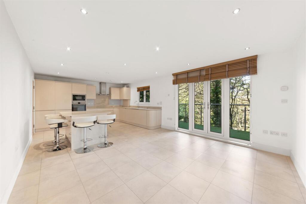 Apartment 4, The Edge 11.jpg