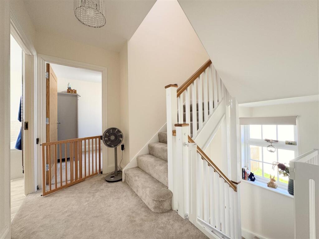 landing 1st floor