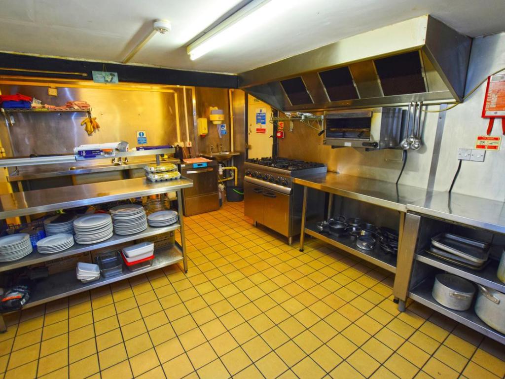 COMMERCIAL KITCHEN