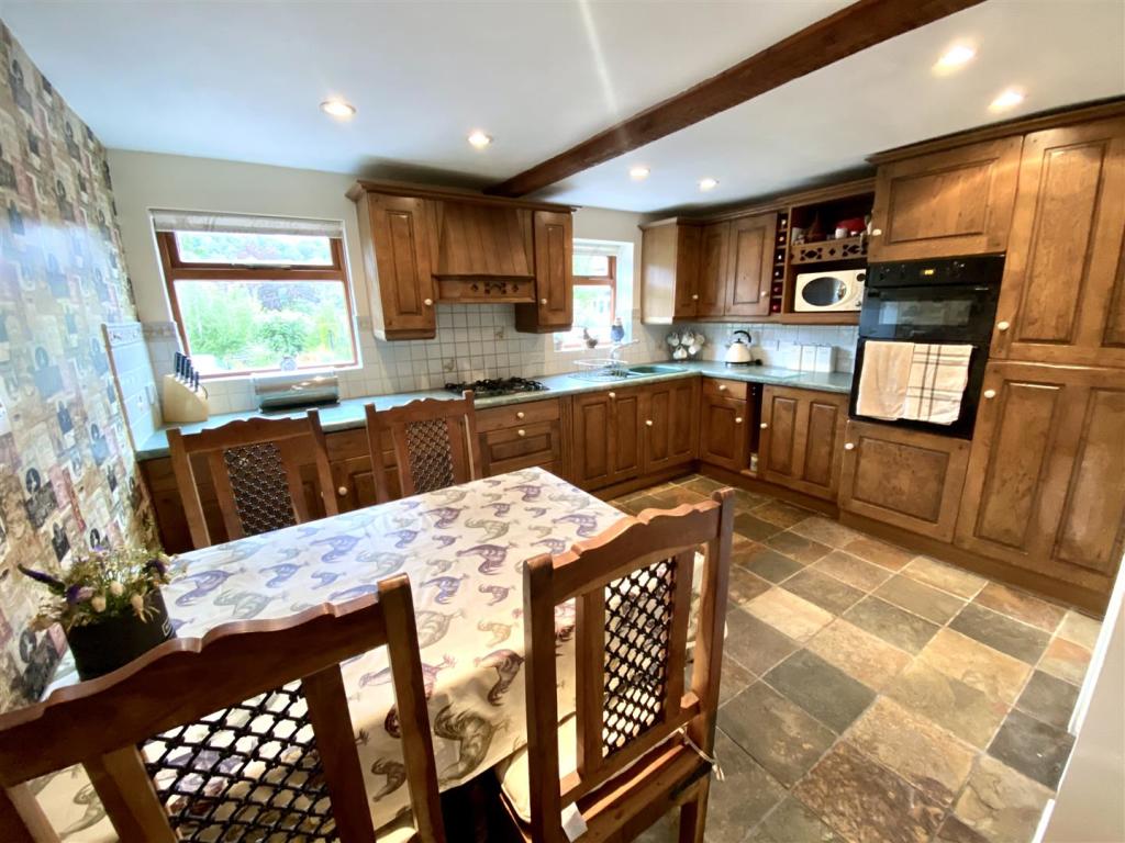 KITCHEN/BREAKFAST ROOM