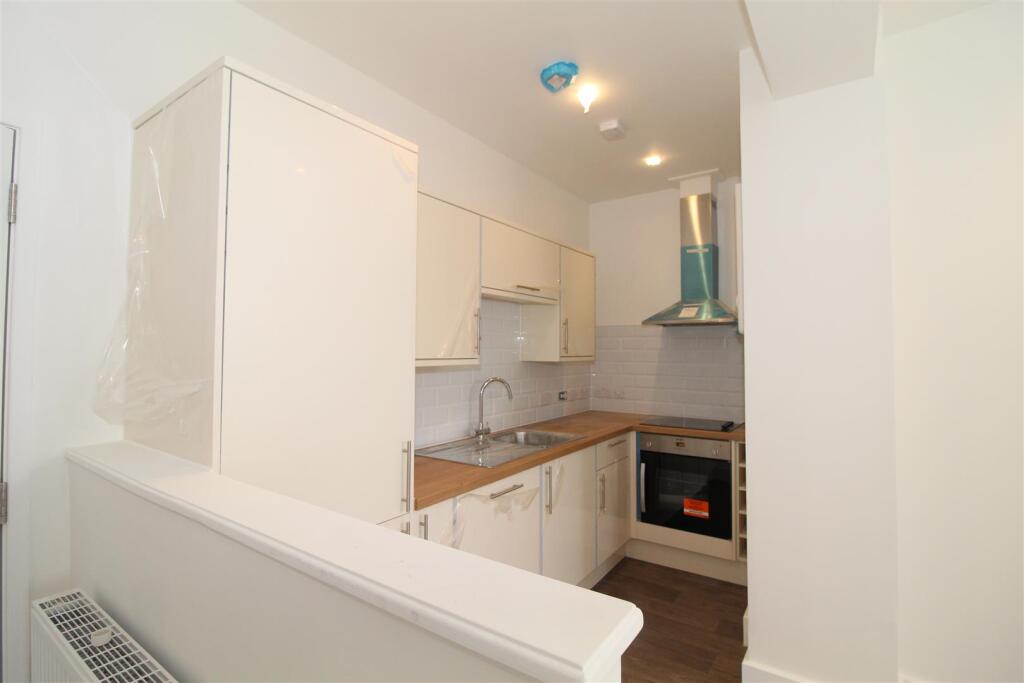 Lounge / Open Planned Kitchen Area