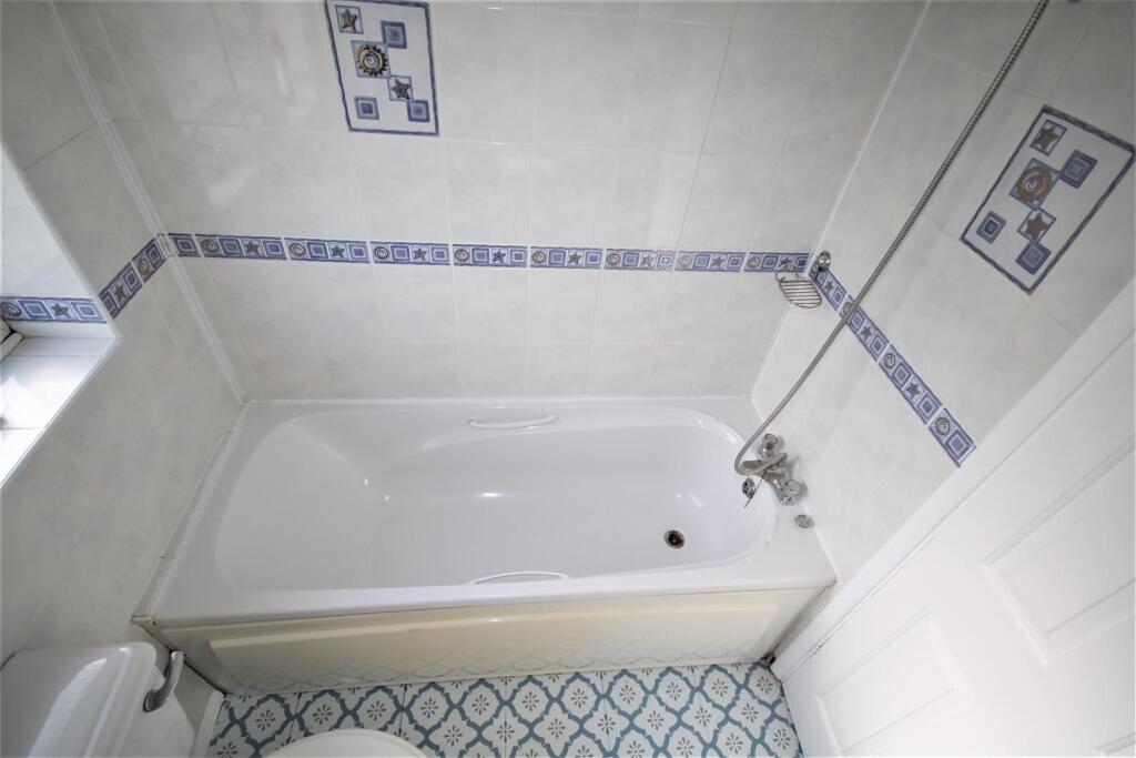 Bathroom b.JPG