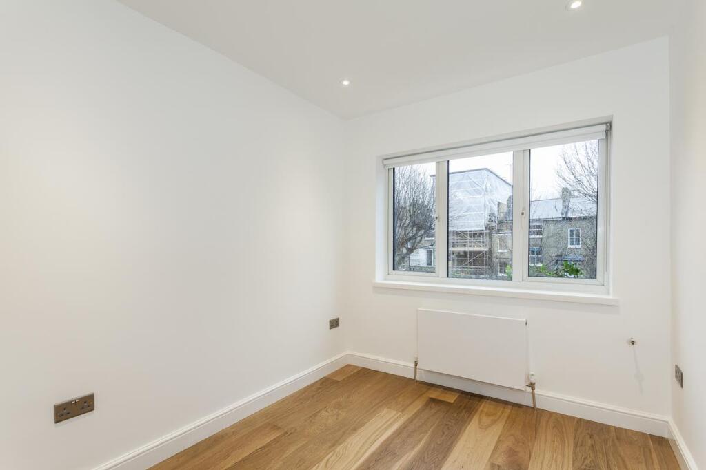 Applegarth Road - Bedroom 1.jpg