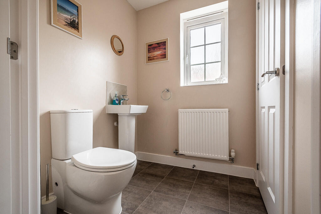 4 Celtic Close - ...