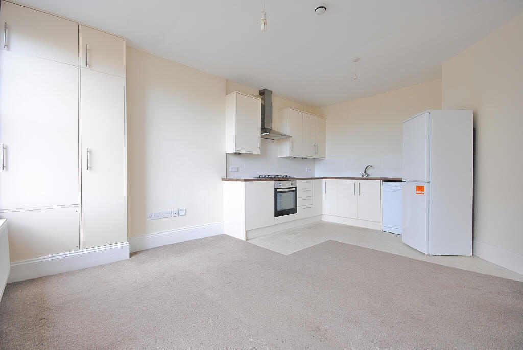 flat 2, 22a north st