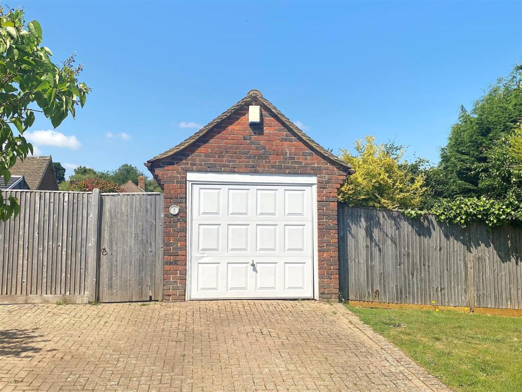 2 Ward Way - Garage.jpg