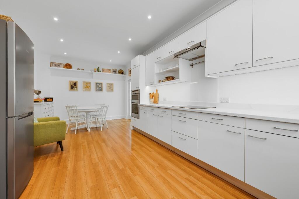 Kitchen/Breakfast Rm