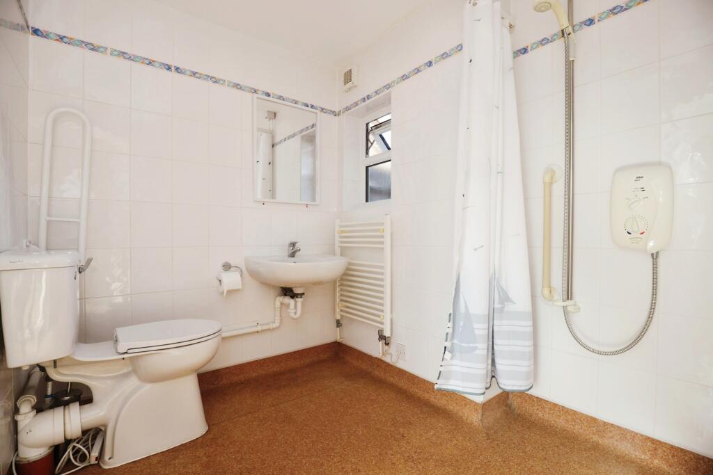 Annexe shower room