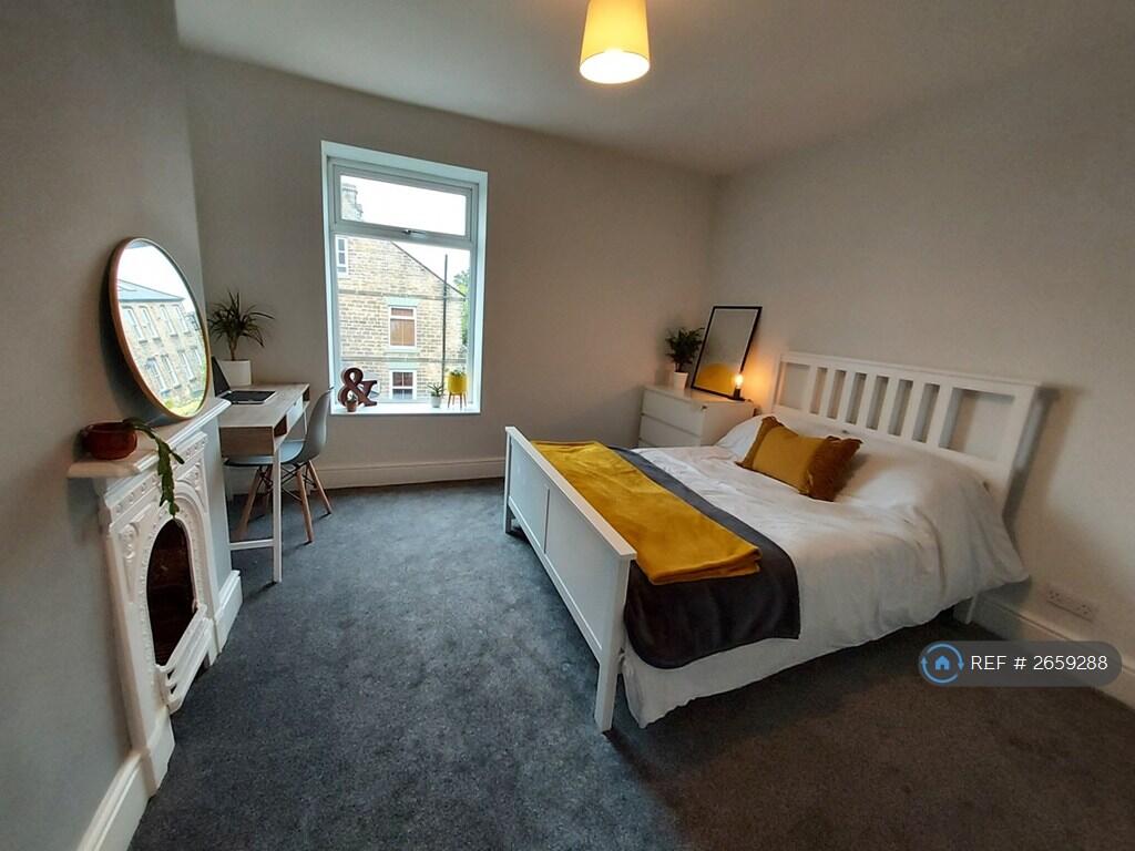 Bedroom 2 (First Floor)
