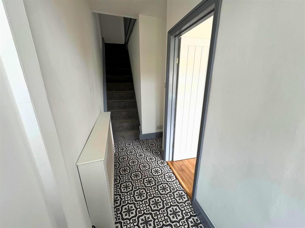 Hallway a (edit).jpg