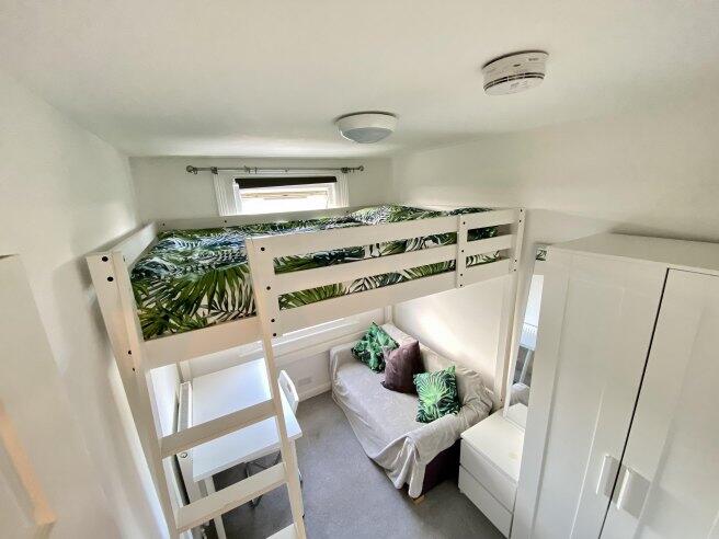upper-court-road-kt19-8rd-934491