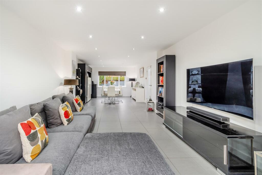 8579910-interior45.jpg