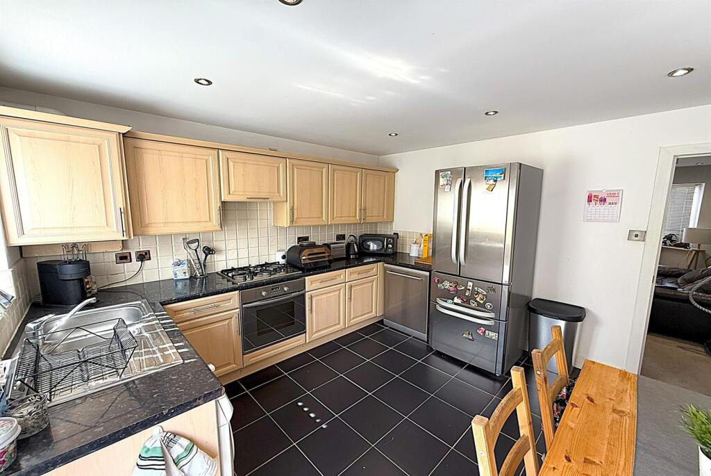 Kitchen 2.jpg