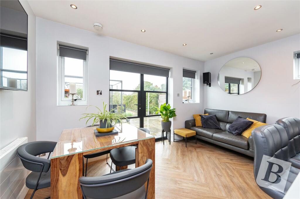 Living/Dining Area