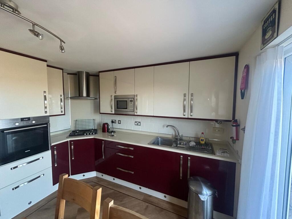 105 intrepid -kitchen