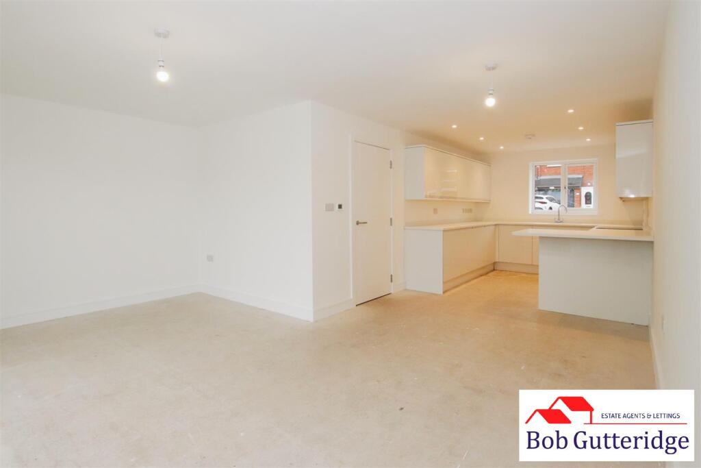 OPEN PLAN "L" SHAPED FITTED KITCHEN/LOUNGE/DINING