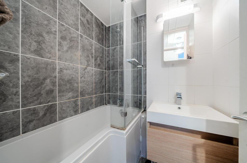 1356683-1-68cac01...