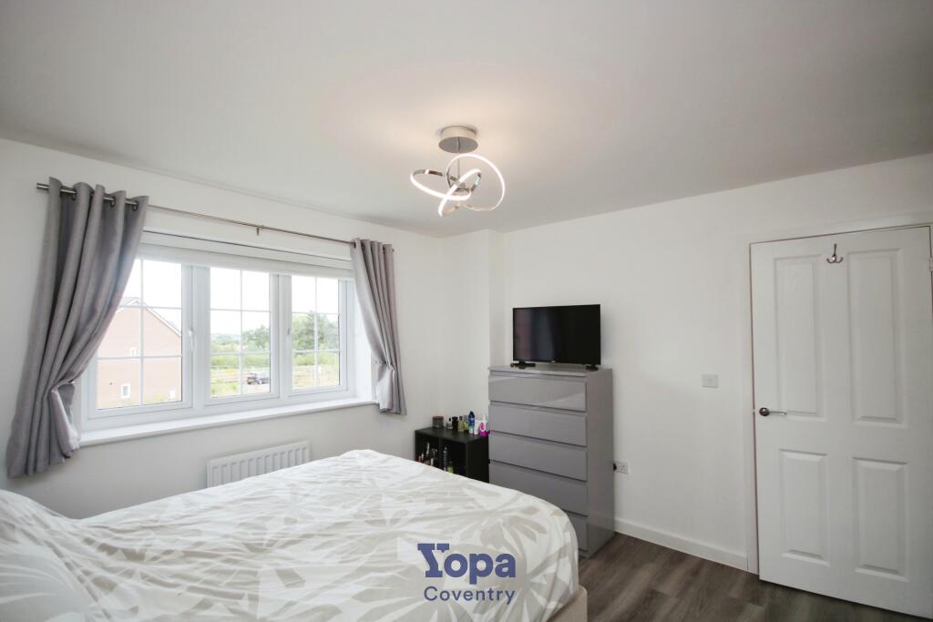 Ee582627-Master 20Bedroom 203.JPG