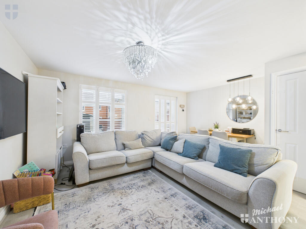 CAM03218G0-PR0829-STILL004