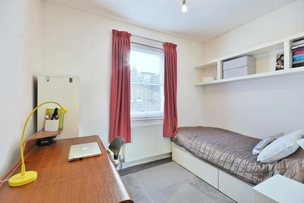 First Floor 10'1 Bedroom