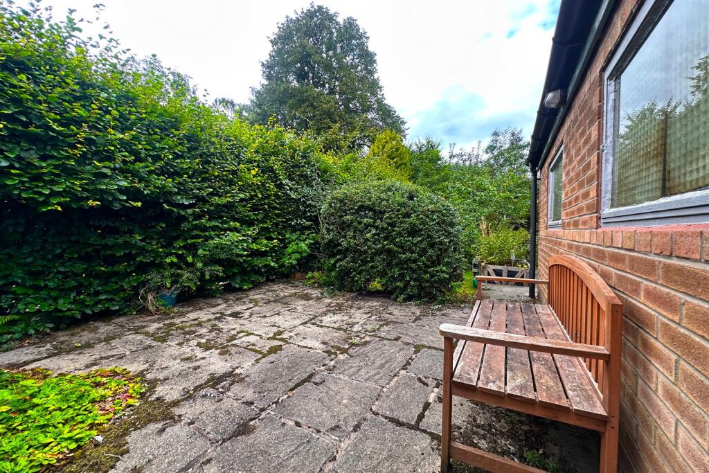 SIDE PATIO 