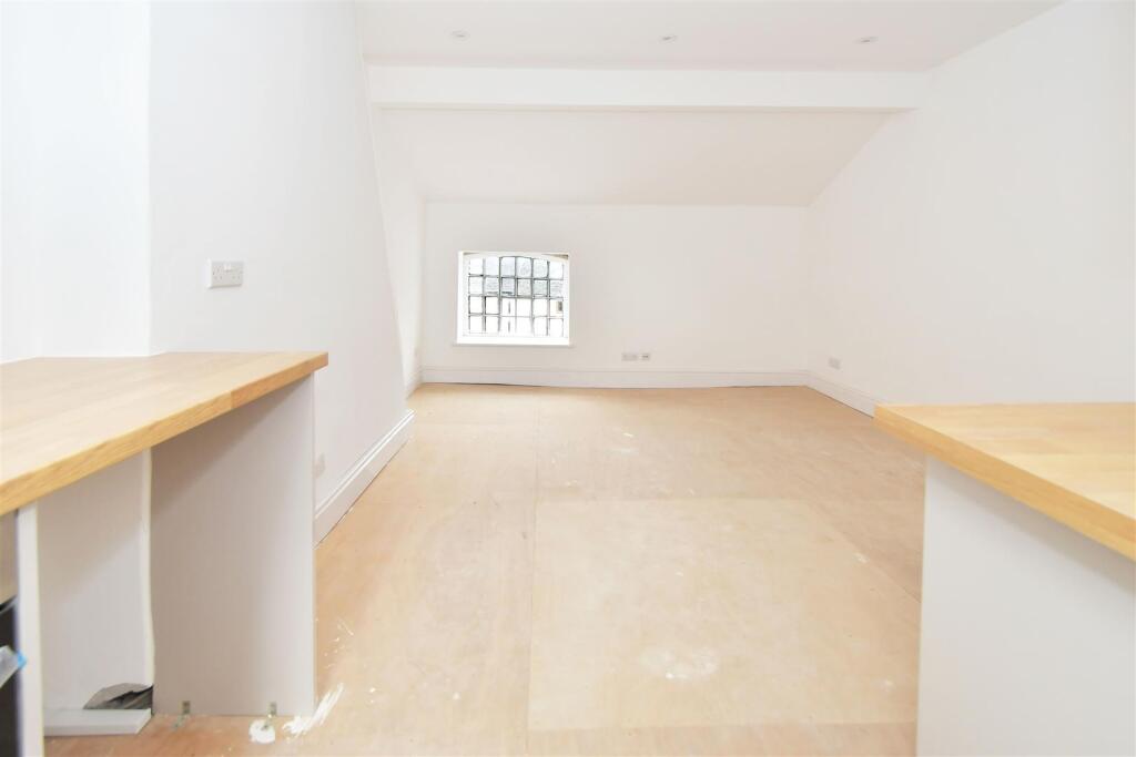 Flat 2 (10).JPG