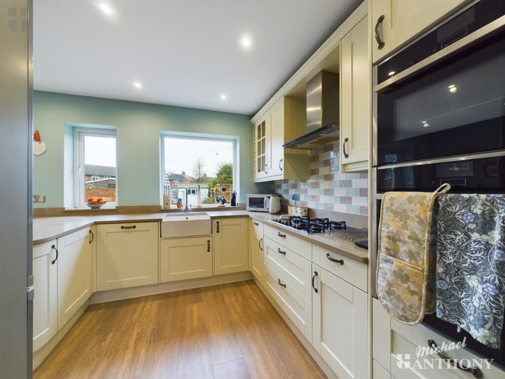 CAM03218G0-PR0513-STILL012