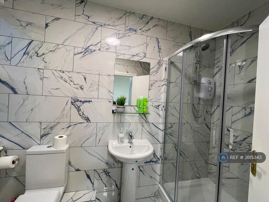 Room 3 Ensuite Bathroom