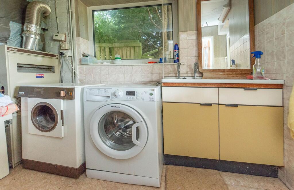 KITCHEN/UTILITY DINER AND LIVING ROOM