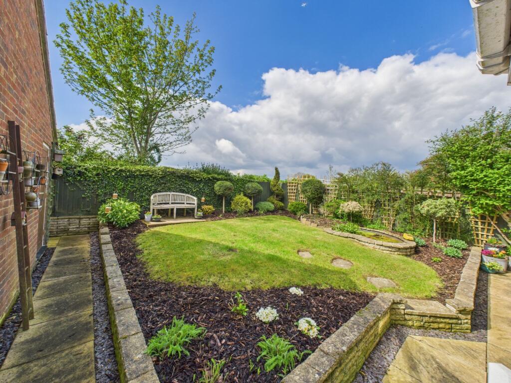 24. CAM04922G0-PR0014-STILL024