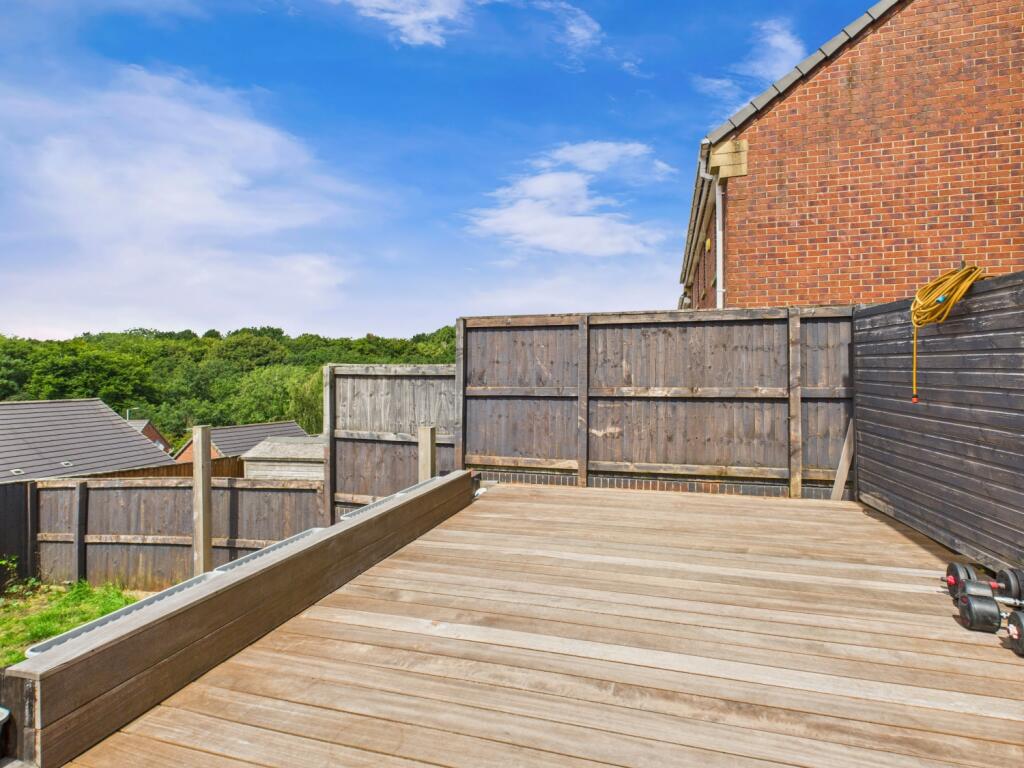 CAM03729G0-PR0104-STILL018