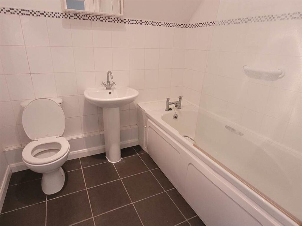 Bathroom (13).jpg
