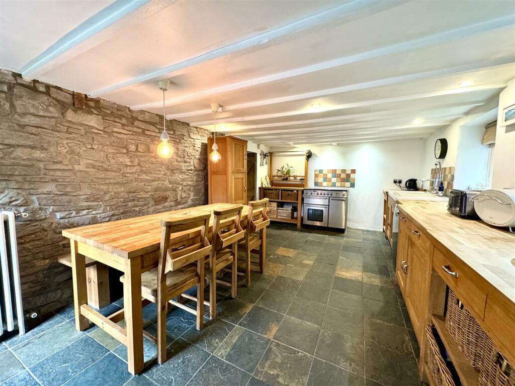 KITCHEN/DINER
