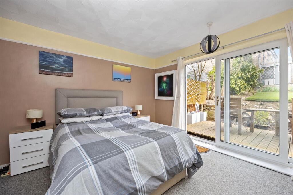 Poplar Avenue 163 BEDROOM 1.jpeg