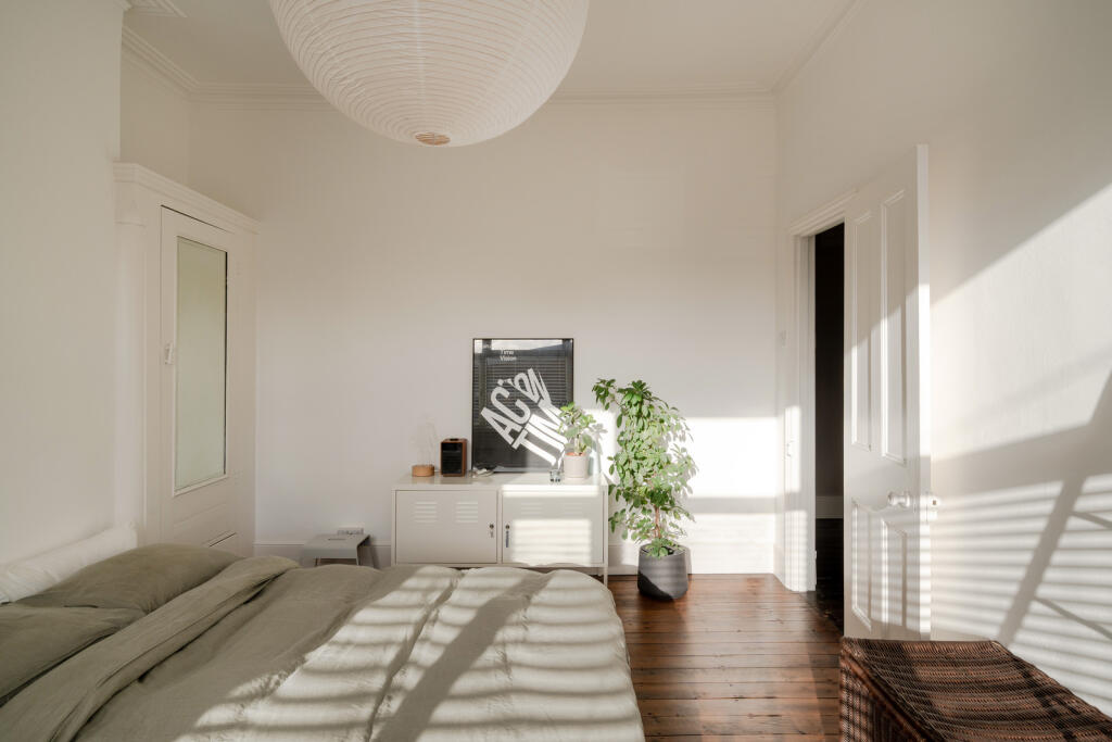 322860 - Tottenhall Road, London N13 - high res...