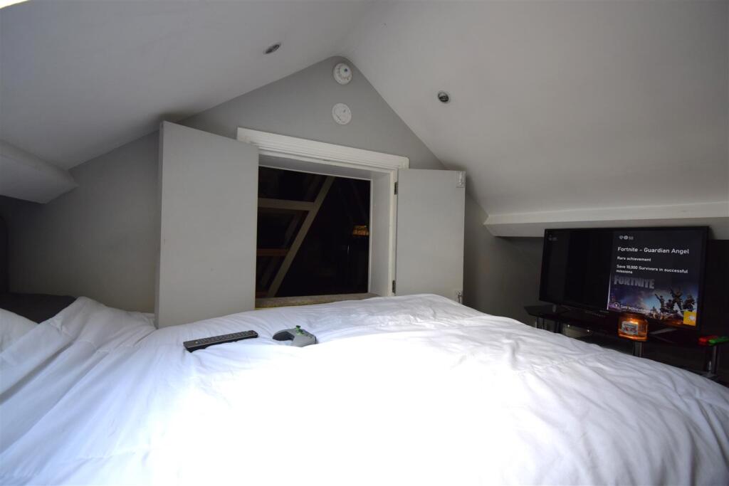Bedroom 4(2).JPG