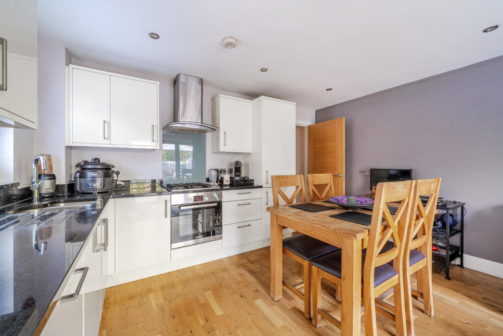 1376618-7-6926e94...