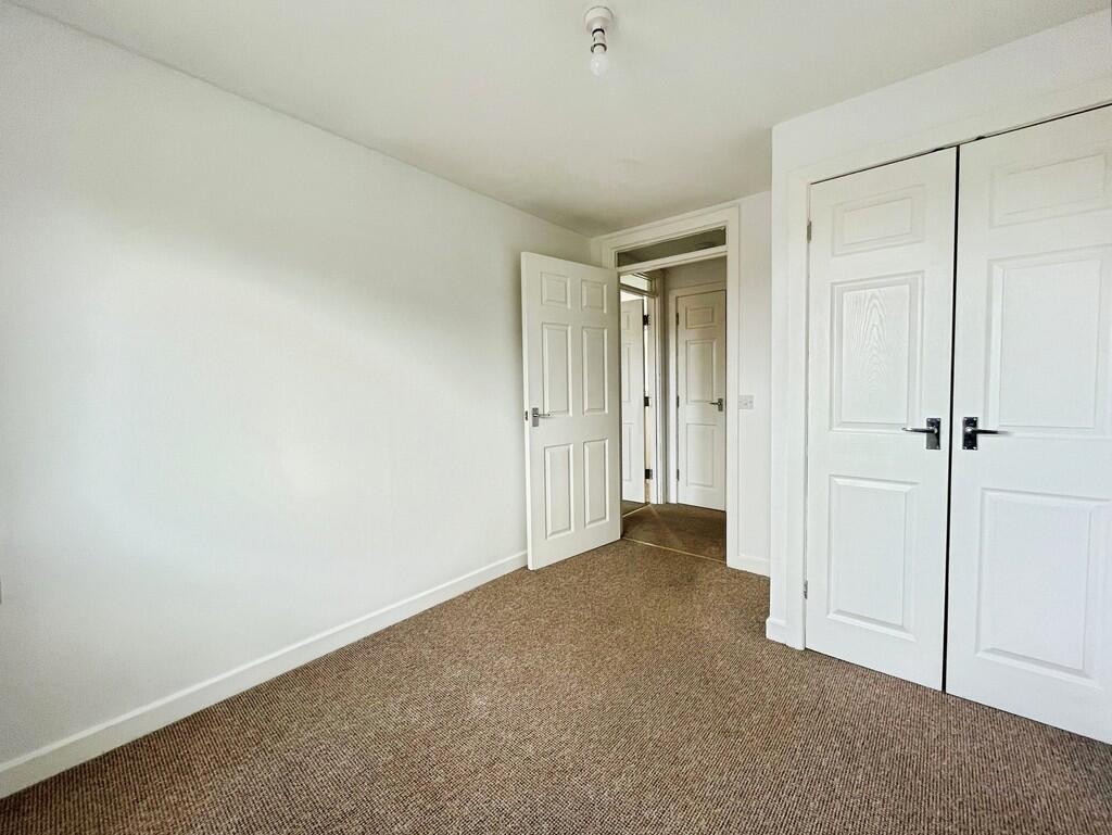 a8c3931d-bedroom ...