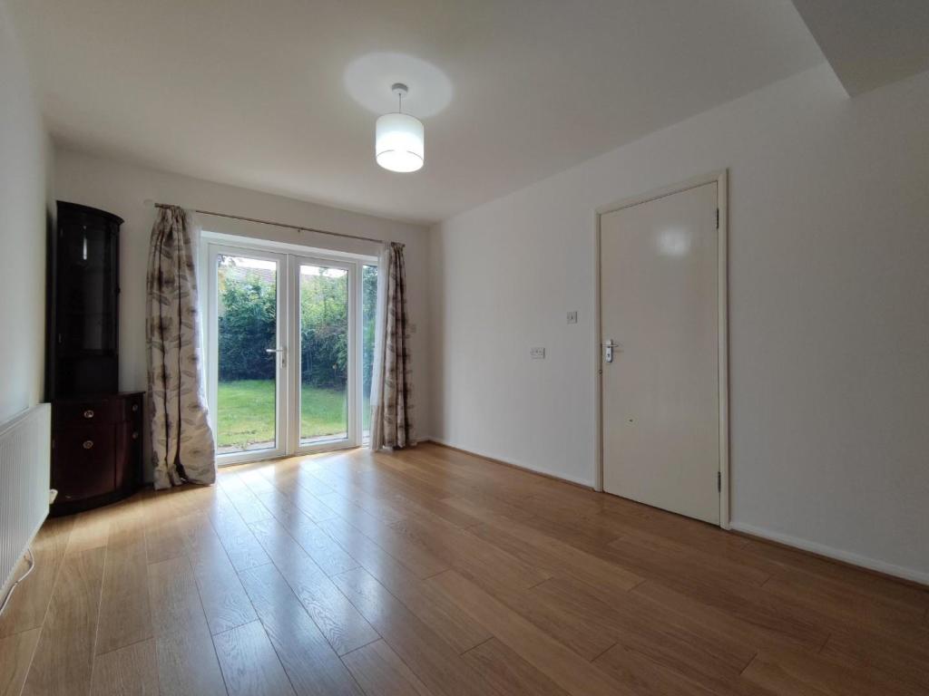 Bedroom 4 / Reception