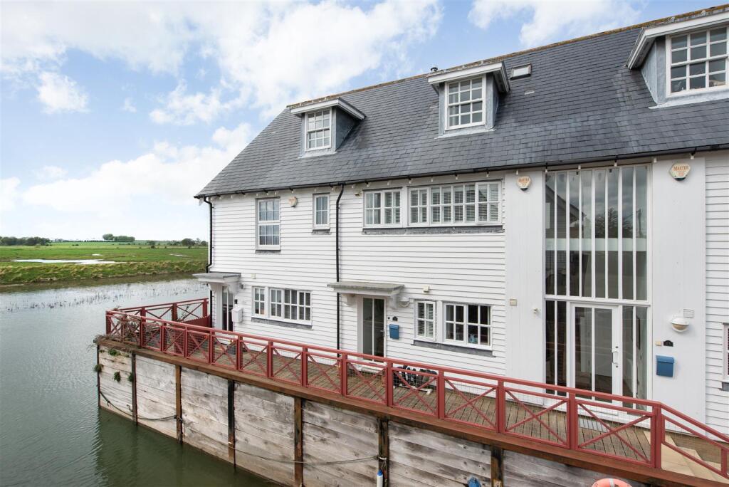 North Quay, Conyer, Sittingbourne