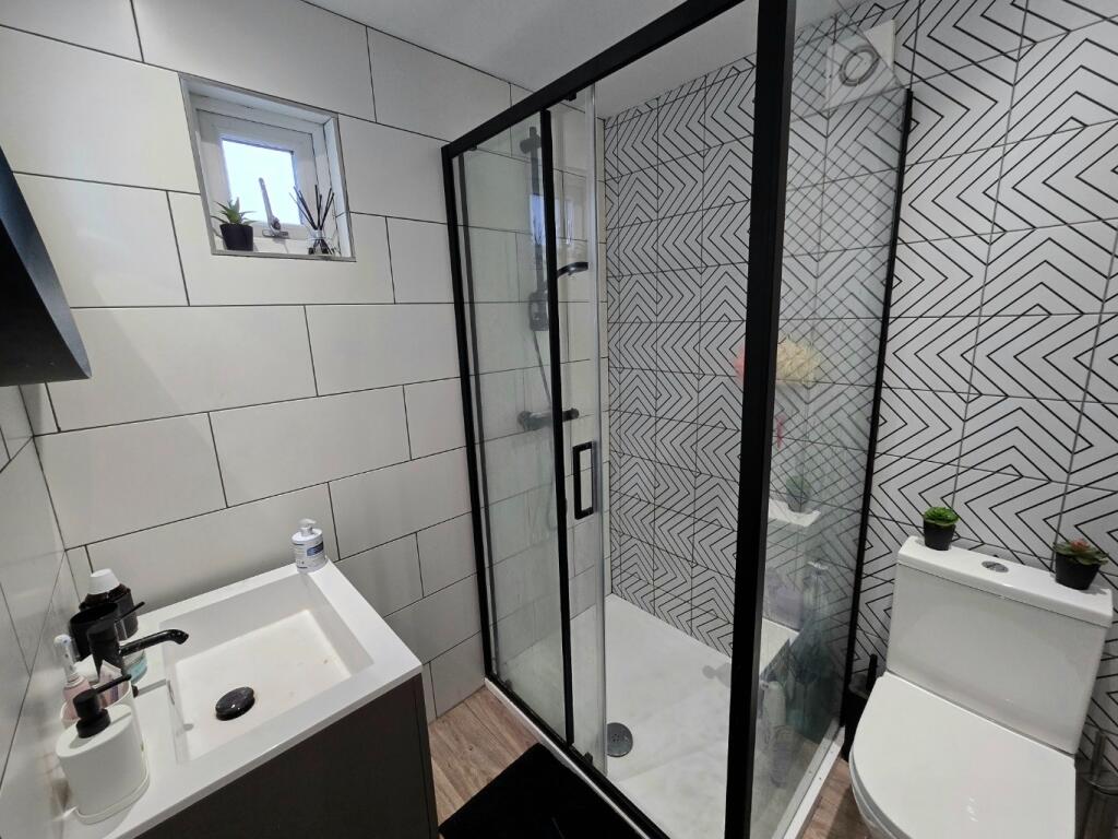 A modern and clean bathroom featuring a spaciou...