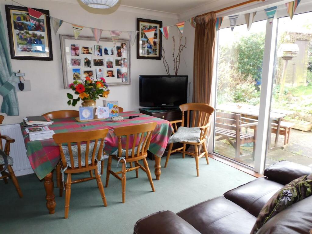 34 Townsend Dining.JPG