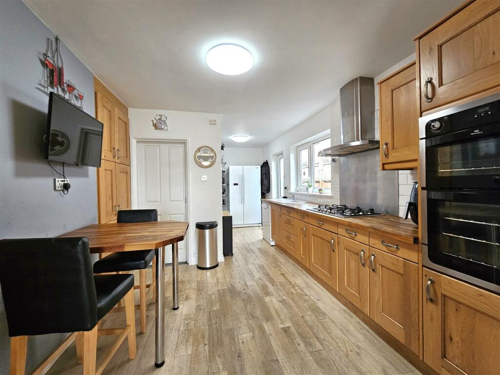 KITCHEN 3.jpg