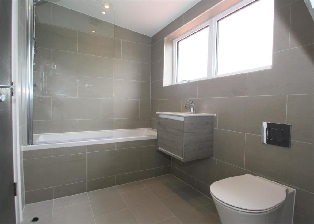 Ensuite1.jpg