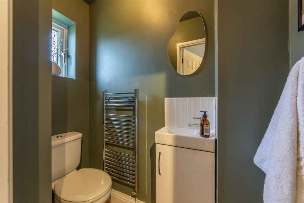 12 Paddock Close-9.jpg