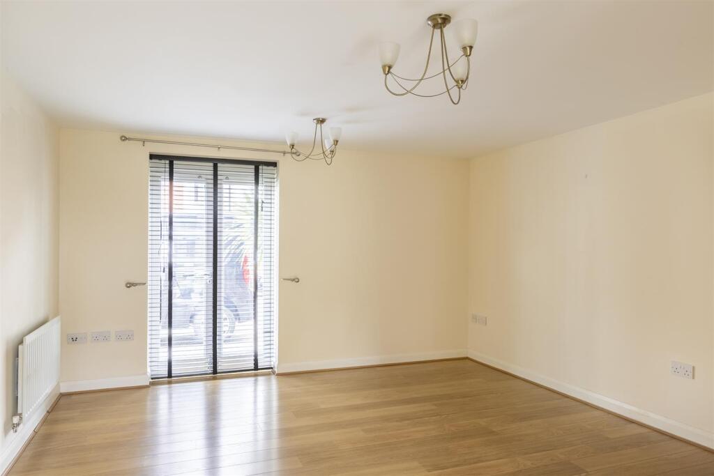 Sitting Room / Dining Room