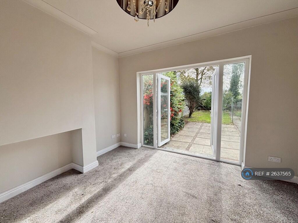 Lounge To Garden