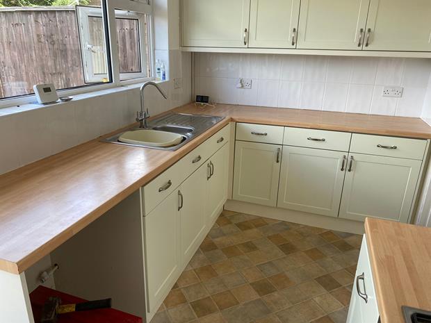 2 South Close Kitchen 3